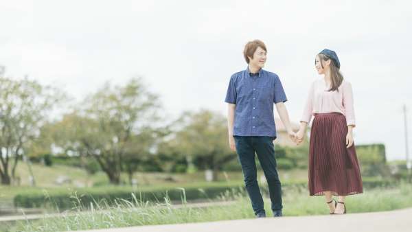 岸田文雄と妻の馴れ初めは?