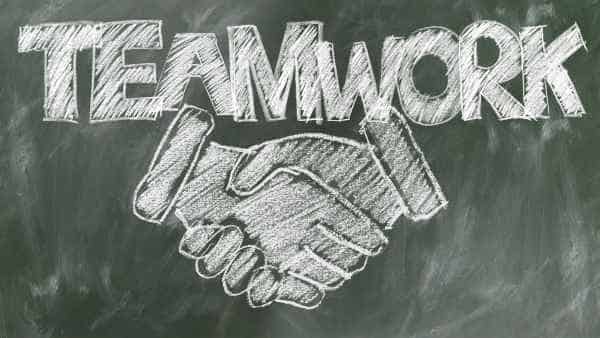 岩永京子の父親と岩屋毅の関係は？