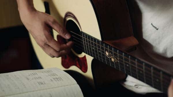 ブズーキとギターのコード表の違い