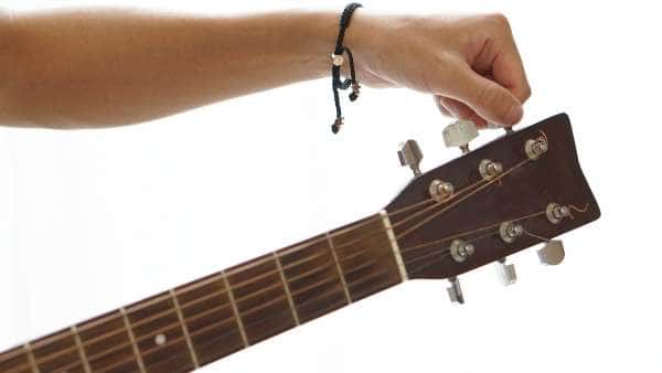 ブズーキとギターのチューニングの違い